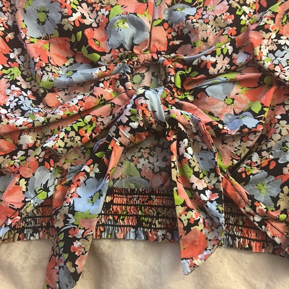 SO Loose Fitting Large Floral Crop Top - Picture 4 of 8